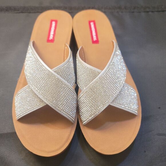 BRAND NEW UNIONBAY  CRISSCROSS RHINESTONE SILVER SANDALS - Picture 3 of 14